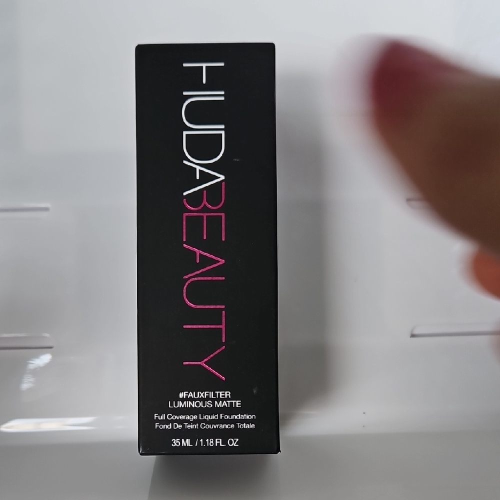 Huda Beauty Black Foundation Luminous Matte Biscotti 404N